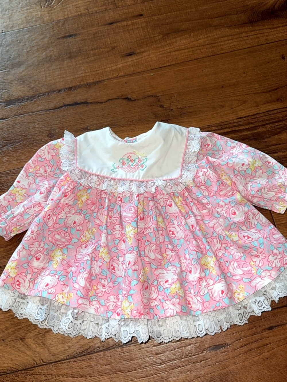 Vintage 1950s Hand Smocked Delicate Heirloom Baby Dress Pink Lace 6–12M